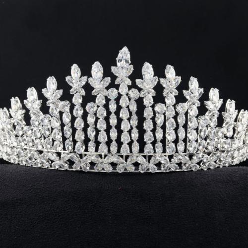 "تاج زلكن" قطعة أنيقة تنبض بالفخامة، مصنوعة من معد...