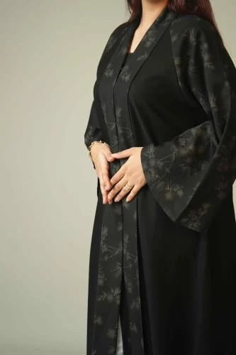 عباية كتف قماش لمار دبل كلوش اكمام و وصلة امامي مشجر فضي