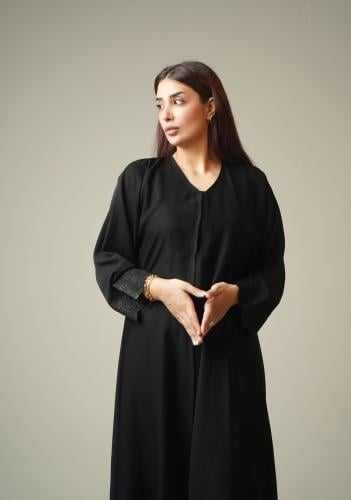 عباية كتف قماش فاخرة كم تطريز اسود