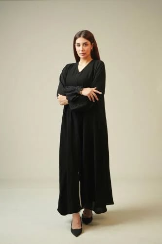 عباية كتف قماش ملكي نصف كلوش أكمام تطريز عريض اسود