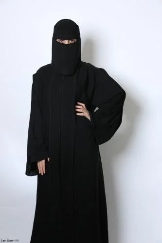 Front shoulder abaya and sleeve and shoulder sewn with U-shaped collar