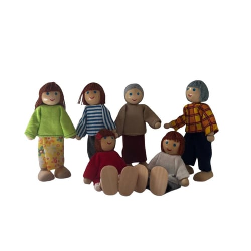 دُمى خشبية صغيرة للعائلة