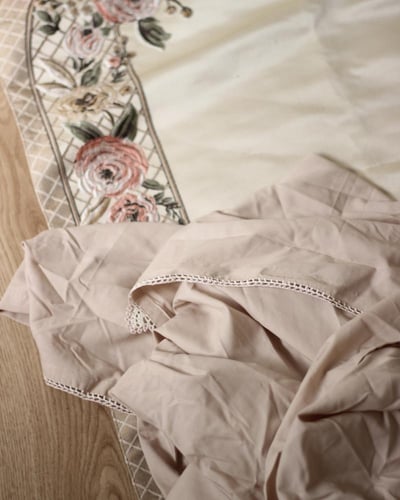 طقم صلاة في سلة أنيقة