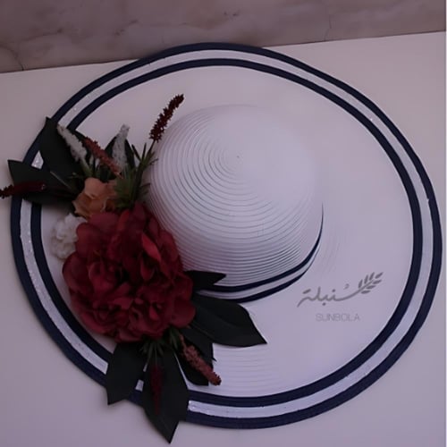 قبعة بحر مزينة بالورد الصناعي حسب الطلب