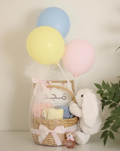 هدية مولود بسلة أنيقة