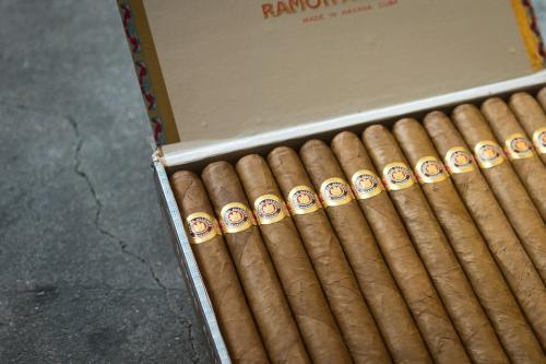 RAMÓN ALLONES GIGANTES CIGAR