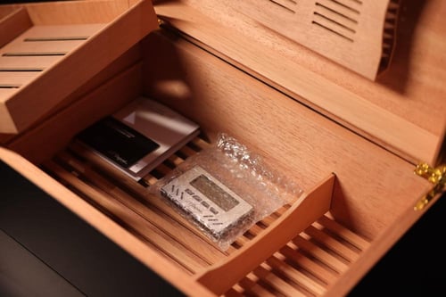 HUMIDOR