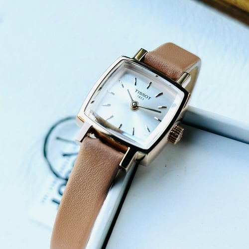 ساعة تيسو لوفلي سمر كوارتز نسائية مع أساور إضافية...