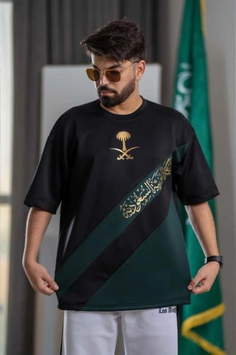تيشيرت - اليوم الوطني السعودي 95 للشباب اسود سيفين...