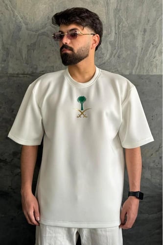 تيشيرت - اليوم الوطني السعودي 95 للشباب سيفين ونخل...