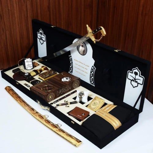 بوكس هدايا ملكي فاخر يضم مشلح وطني مع سيف ومجموعة...