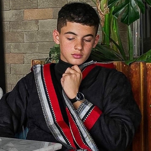 فرو اسود واحمر مطرز رجالي