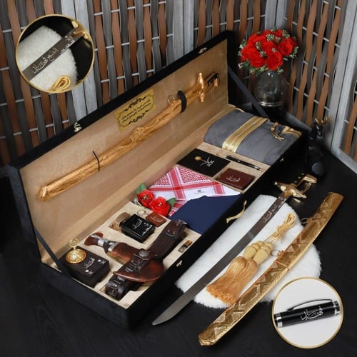 بوكس هدايا رجالي ملكي فاخر – بشت وسيف وإكسسوارات