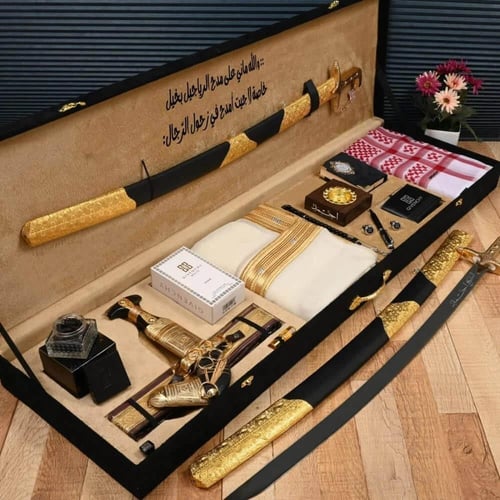 هدايا ملكية تذكارية فاخرة ومتكاملة بتصميم خاص