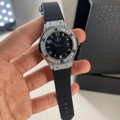 ساعة هوبلت النسائية