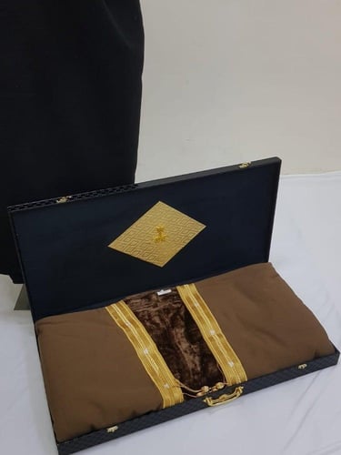 فروه بشت رجالي شتويه مع بكس ملكي لتقدم كهدية