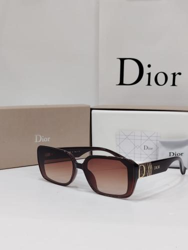 نظارة ديور فاخرة بإطار بني أنيق وعدسات بنية متدرجة...