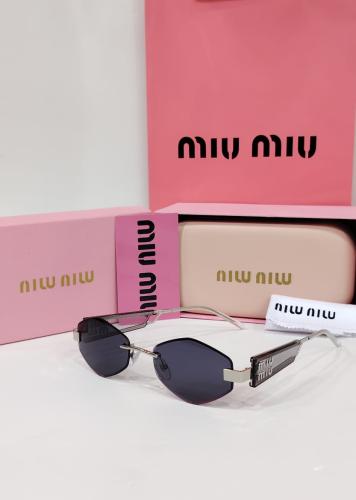 نظارة شمس ميو ميو – إطار أنيق وعدسات راقية