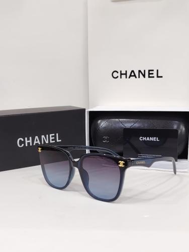 نظارة شانيل – إطار أسود أنيق بعدسات رمادية مزرقة م...