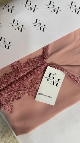 جلابية مغربية وردي