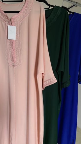 جلابية نورا ميدي بتطريز ناعم free size مقاسات كبير...