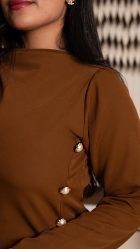 فستان بني ناعم