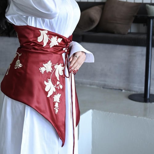 فستان نسائي بحزام مطرز