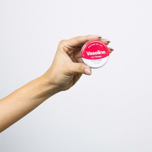 مرطب ومورد للشفاه من فازلين - 20 جم