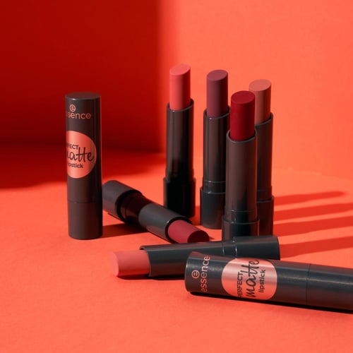 أحمر شفاه بيرفكت مطفي 05 Time Warp من ايسنس