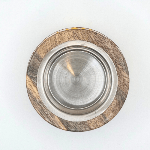 مبخرة خشبية بنقوش تراثية ملوّنة