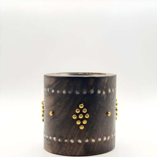 مبخرة خشبية مزخرفة