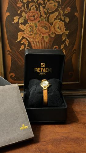 ساعة نسائية من طراز فندي كاميليون (Fendi Chameleon...