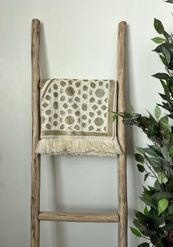 سجادة صلاة حرير بيج