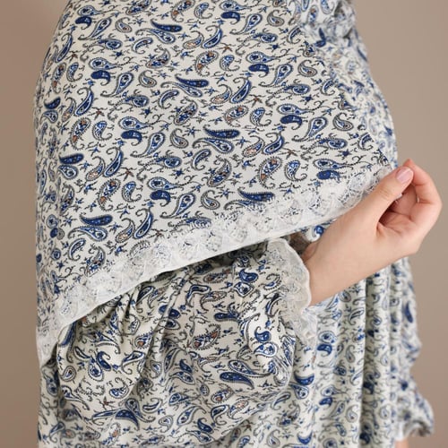 جلال صلاة لف مشجر