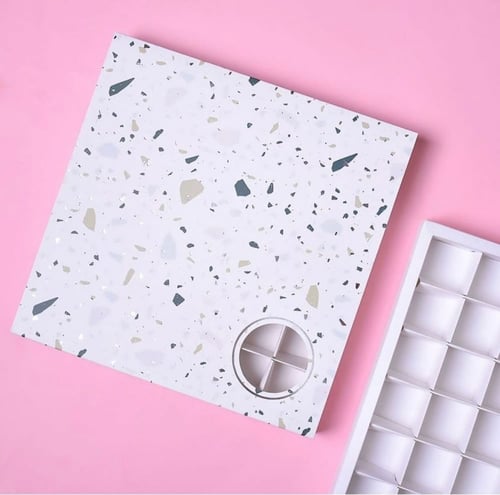 علب حلويات مقسم 36 بغطاء سحاب