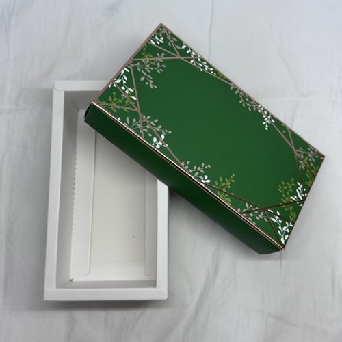 علب ورقية مشجره