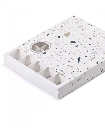 علب حلويات مقسم 25 بغطاء سحاب