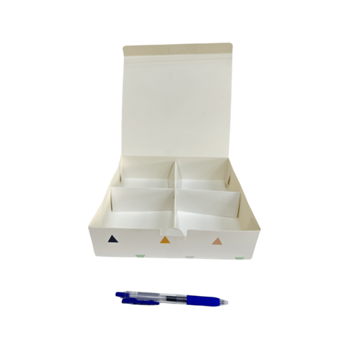 علب ورقيه بتقسيمات مختلفه مثلثات صغيره منقشه