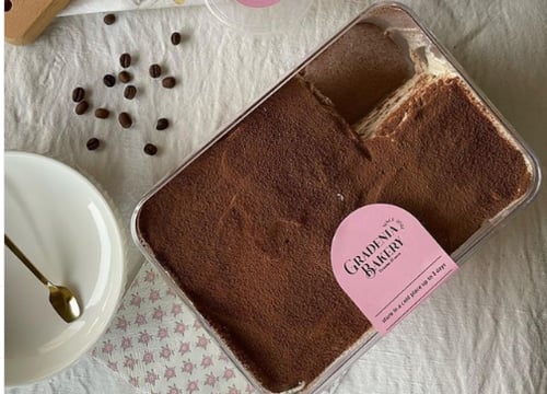 علب اكريلك للكيك بالحبة