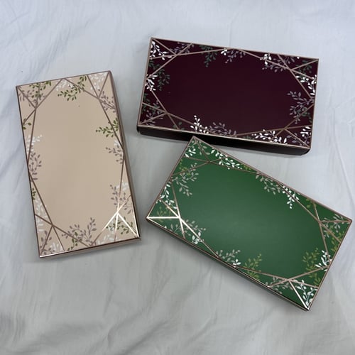 علب ورقية مشجره