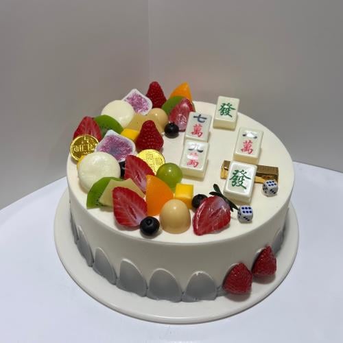 مجسم كيك ابيض مع قطع