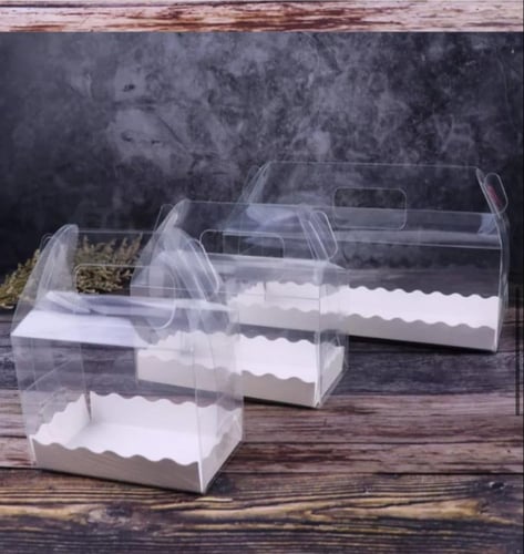 علب كيك شفافه بمسكة