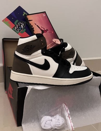 Jordan mocha size 40