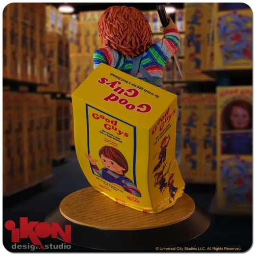 Child's Play - Chucky Breaking Free From Box PVC S...