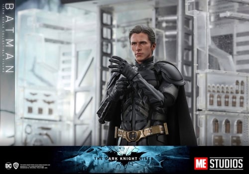 Batman Sixth Scale Figure by Hot Toys DX Series -...