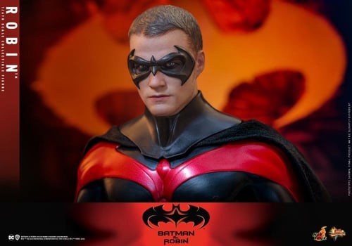 Batman & Robin MMS787 Robin 1/6th Scale Collectibl...