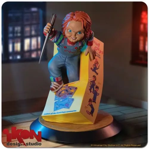 Child's Play - Chucky Breaking Free From Box PVC S...