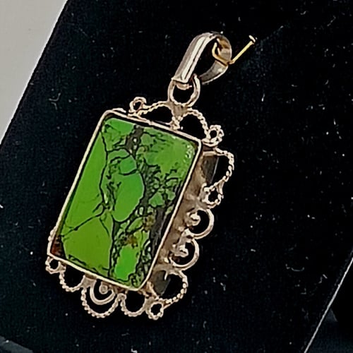 قلادة فيروز