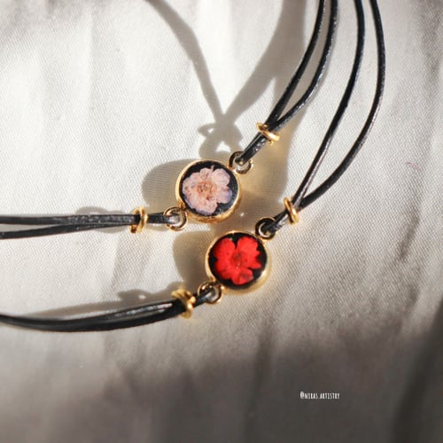 red & pinkلون احمر اسوارة