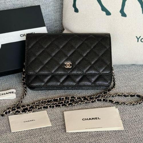CLASSIC WALLET ON CHAIN - أسود